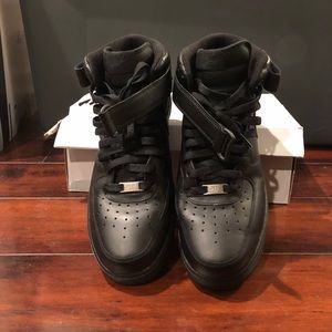 MENS AIR FORCE 1 MID ‘07